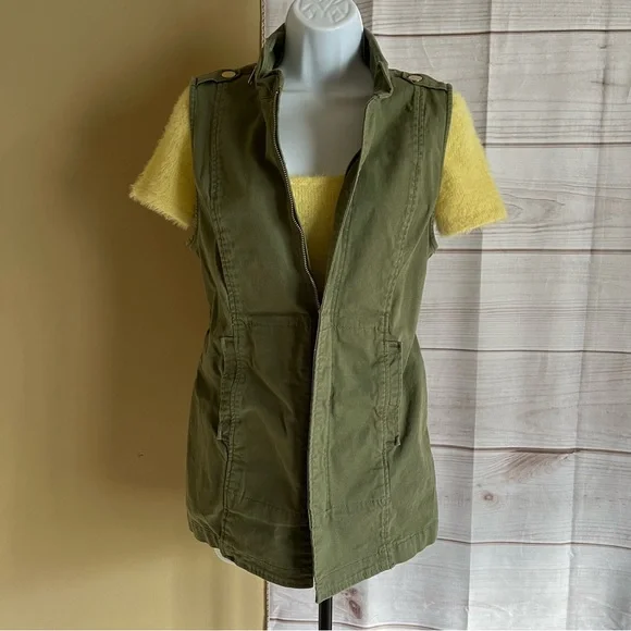 CAbi Explorer Vest Jacket NWOT - Picture 7 of 9